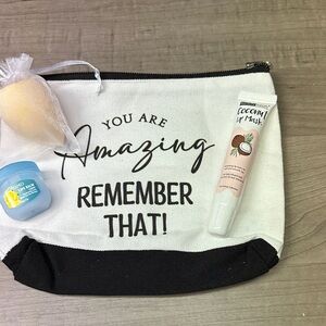 ❣️5|$25❣️Costa Coconut Lip Mask with Black and White Pouch